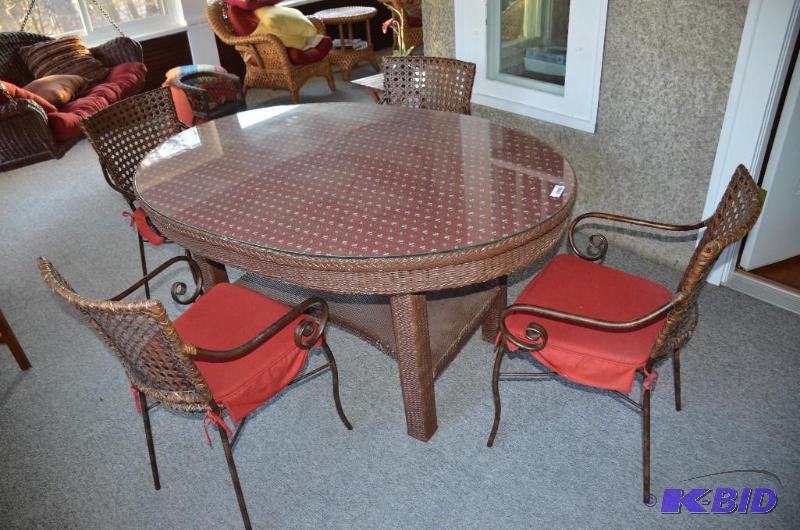 lot 39 image: Beautiful wicker table with 4 metal chairs 40...