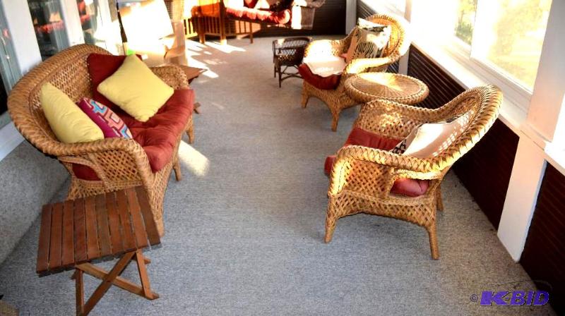 lot 43 image: Wicker set 2 chairs 1&nbsploveseat 24x24 tab...