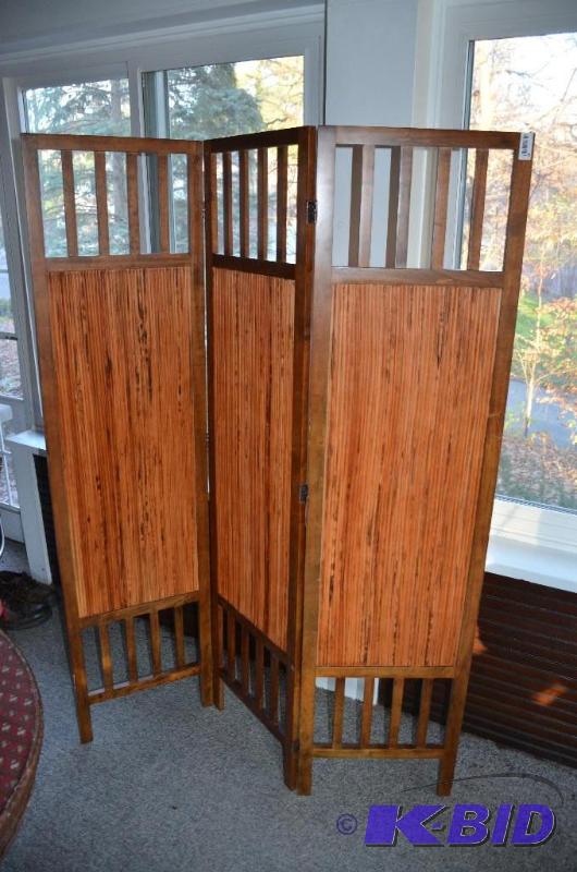 lot 48 image: Wood & wicker room divider - 3 sections, ...