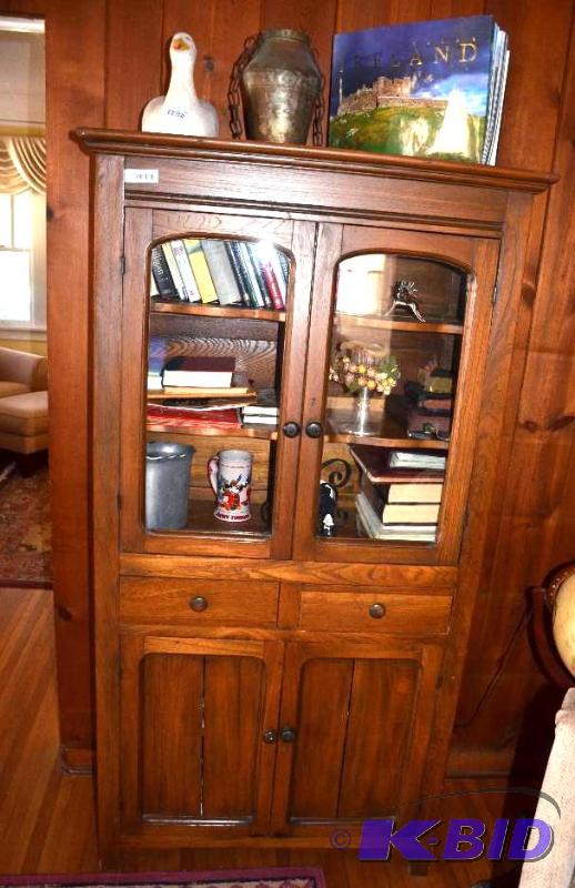 lot 59 image: Antique oak Hutch 19x36x73" 2 upper glas...