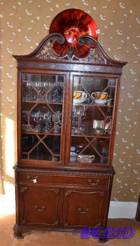 lot 69 image: Antique hutch 37w, 76 tall ,16 deep glass doo...