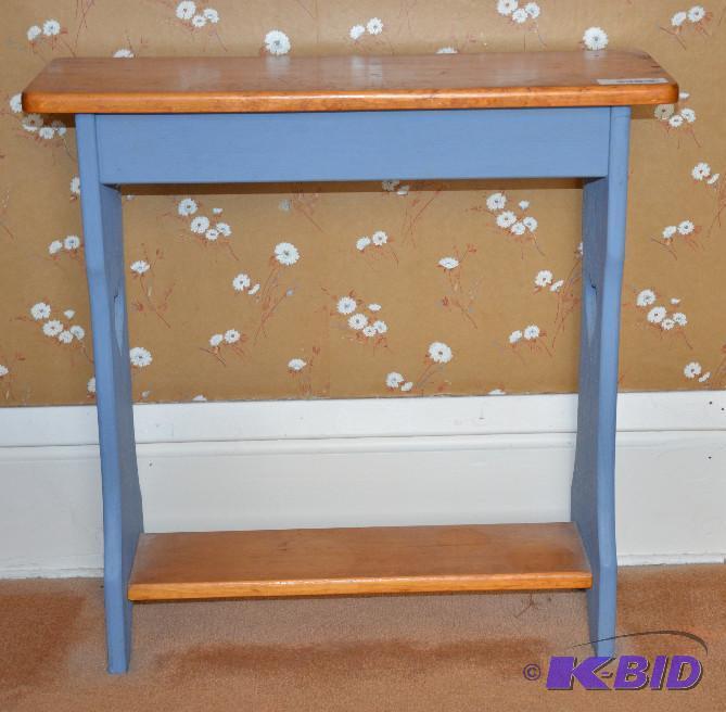lot 75 image: 25x25x9 painted wood side table...