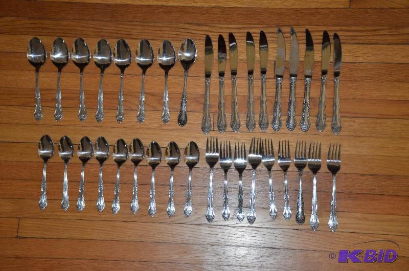 lot 91 image: Rogers Silverware stainless set...