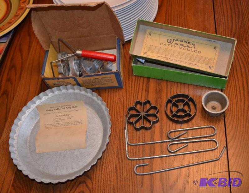 lot 94 image: Vintage Wagner waffle and patty shells in ori...