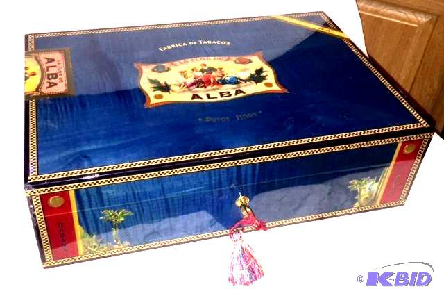 lot 12 image: Elie Bleu Flor De Alba Blue &nbspHumidor. Me...