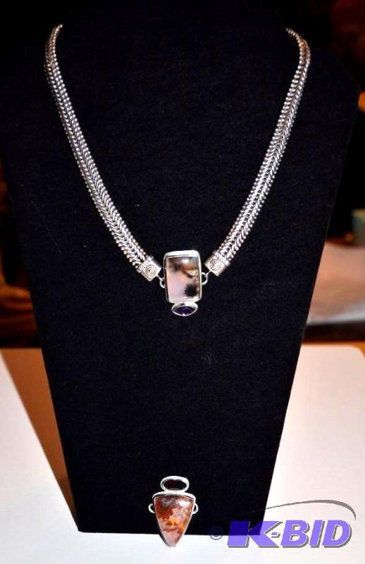 lot 18 image: Heavy silver necklace with interchangeable pe...