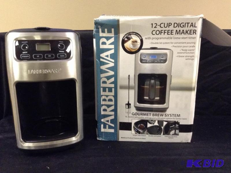 lot 30 image: Farberware 12 Cup Digital Coffee Maker