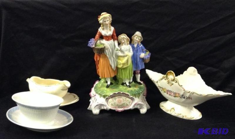 lot 42 image: Collectibles and Gravy Boats - Royal Copenhagen - Dresden