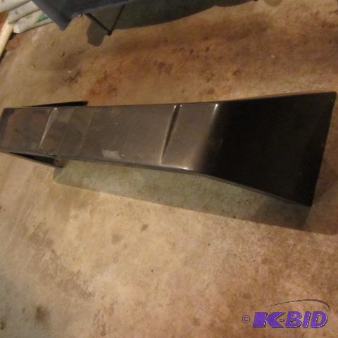 lot 3 image: Spoiler For Truck