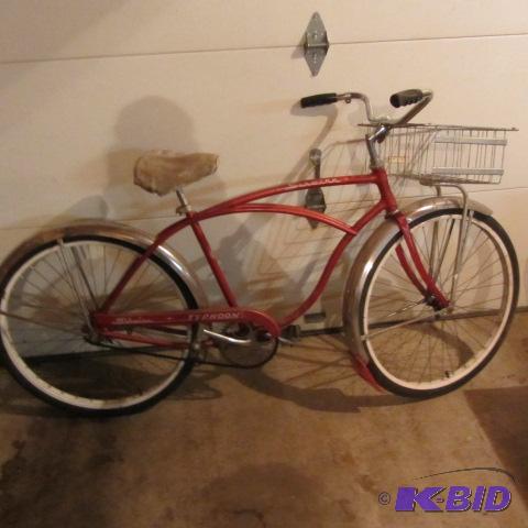 lot 50 image: Vintage Schwinn Typhoon