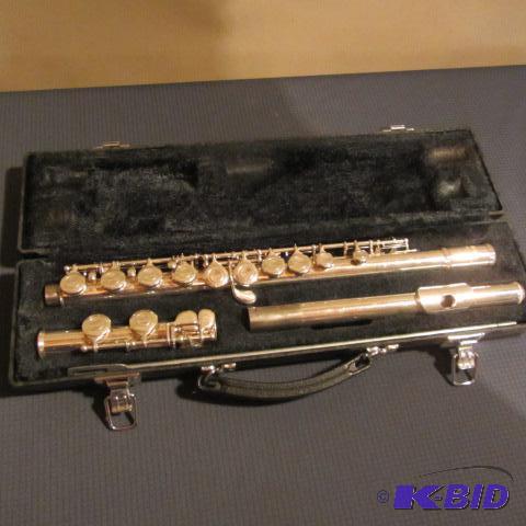 lot 52 image: Yamaha Flute