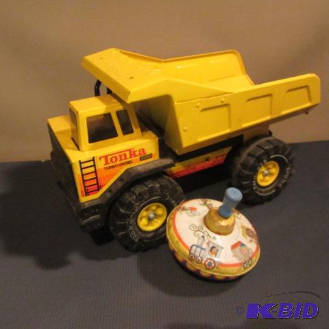lot 56 image: Tonka Dump Truck, Top