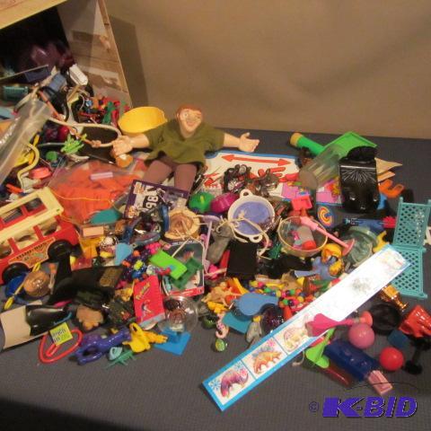 lot 72 image: Action Figures & Accessories