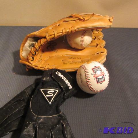 lot 76 image: MN Twins Rookie Ball, Glove