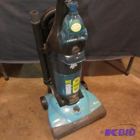 lot 84 image: Dirt Devil E-Vision Vacuum