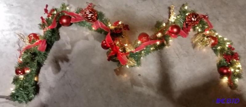 lot 27 image: Nine Foot Bendable Holiday Garland - Lights u...
