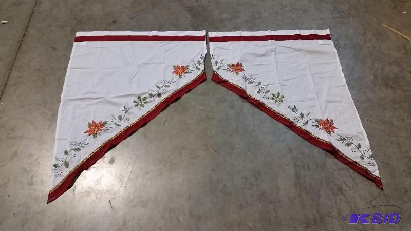lot 71 image: Pair of Christmas Kitchen Curtains - Decorate...