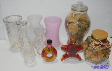 lot 42 image: Large Mixed Lot - Flower vases - clear and co...