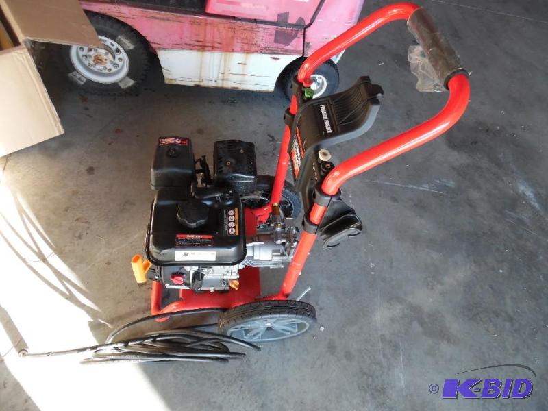 MC 2700 PSI pressure washer