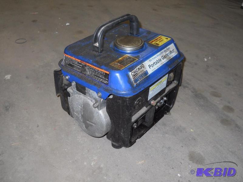 lot 16 image: 800 Watt Gas Generator.