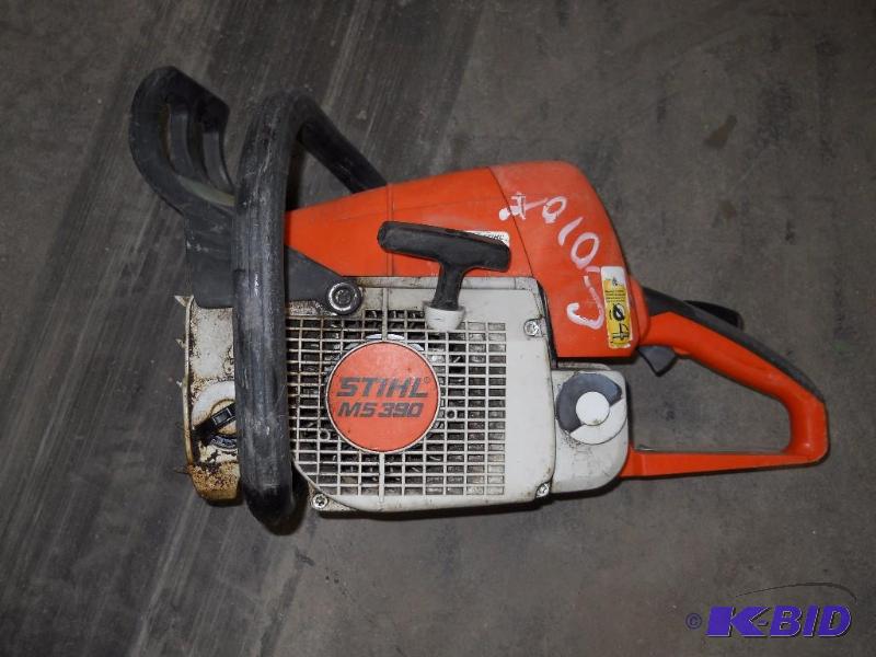 lot 19 image: Stihl Chainsaw Crankcase  Head