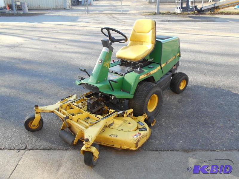 lot 9 image: John Deere F725 Lawnmower. 48.