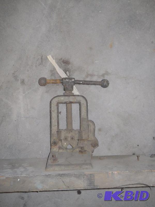 lot 109 image: Crane #1 Pipe Vice
