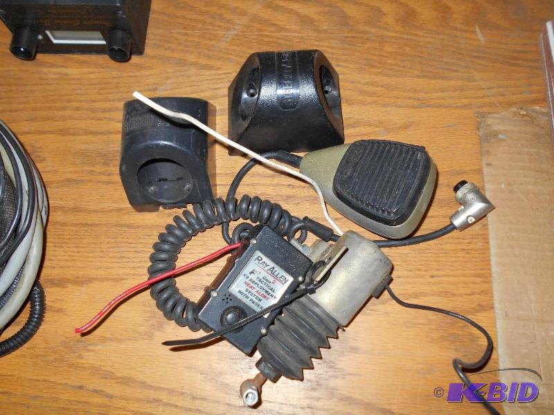lot 14 image: Police Car CB and K9 Alert System