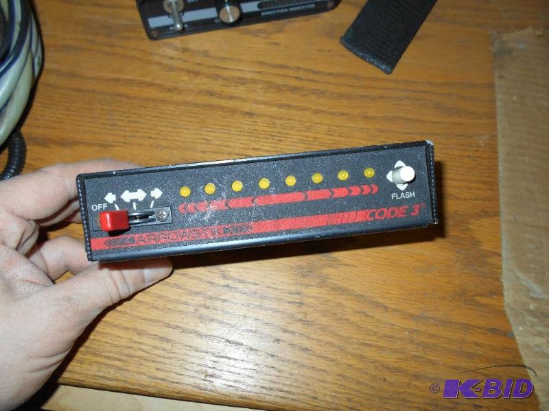 lot 20 image: Code 3 Arrowstik Light Controller for Police Car