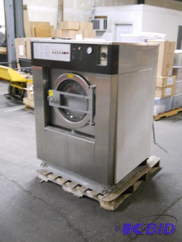 lot 3 image: Wascomat EX22 Commercial Washing Machine