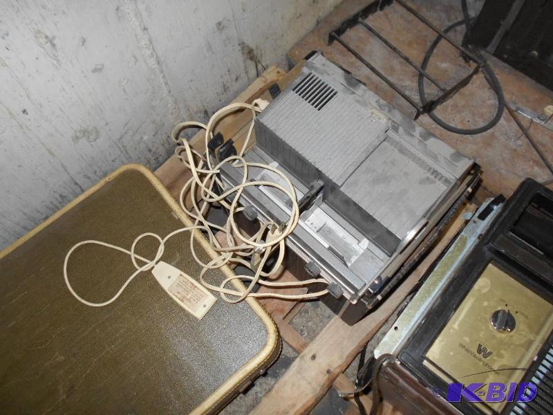 lot 39 image: Electronic Stuff in Photo. Tapes Not Included.