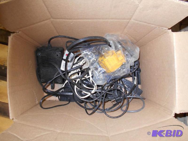 lot 43 image: Box of Electrical Stuff