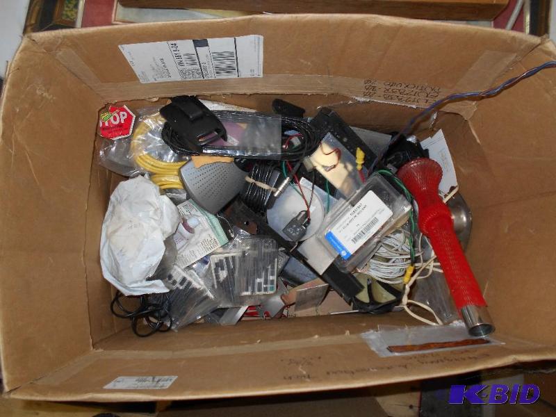 lot 44 image: Box of Electrical Stuff