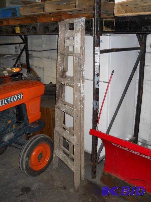 lot 47 image: Ladder