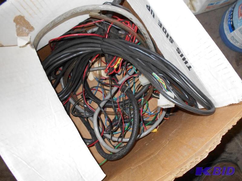 lot 66 image: Box of Police Car Cabling and Electrical Wires