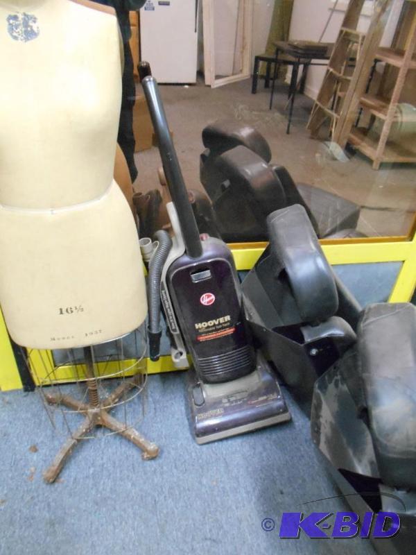 lot 75 image: Vacuum