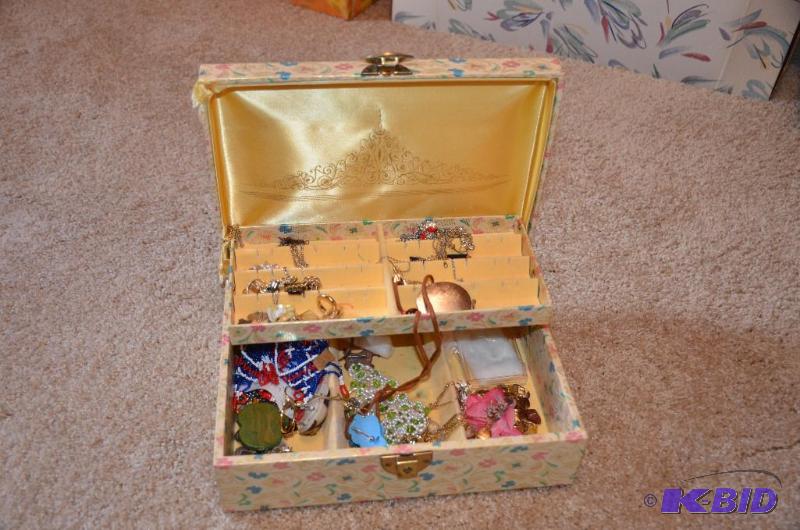 lot 101 image: Jewelry box with contents - necklaces, bracel...