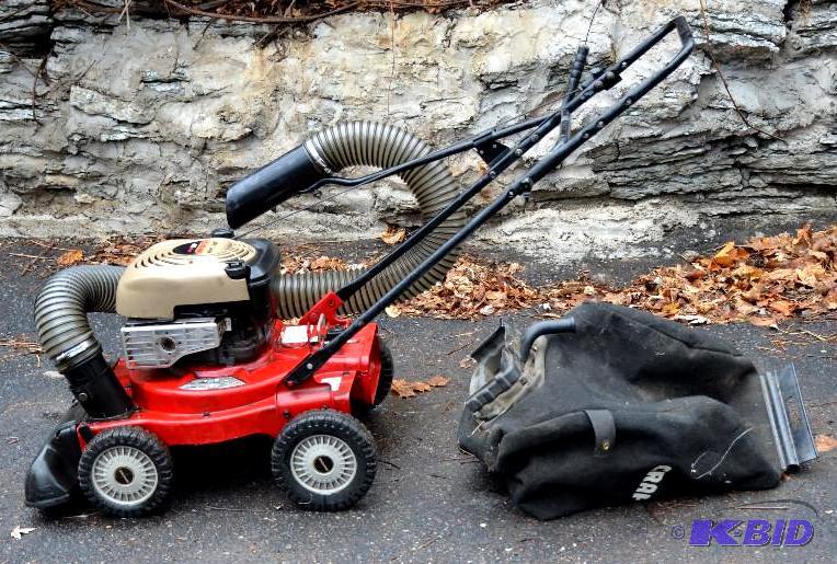 lot 12 image: craftsman 4 in 1&nbspvacuum,shredder,chi...