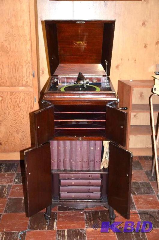 lot 124 image: Victor&nbspVictrola&nbspmodel VV-XIV&nbspT...