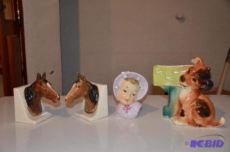 lot 128 image: 4 Vintage 1940-1960s bookends and planters 8...