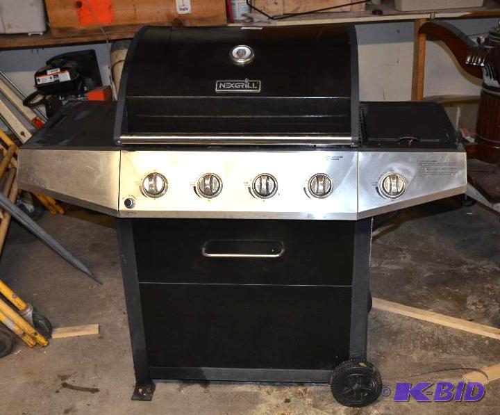 lot 14 image: Nexgrill gas grill model 720-0719BL...