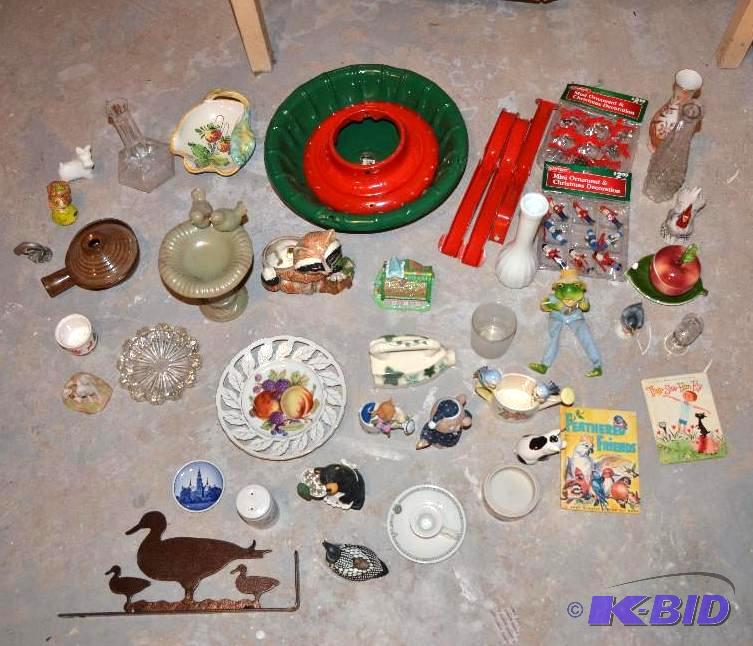 lot 141 image: Vases, animal ceramics, 2 childrens books, C...