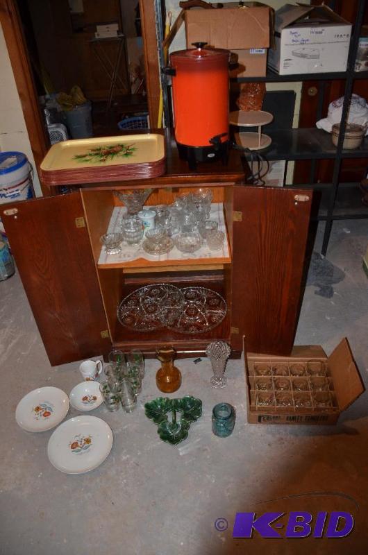 lot 155 image: Vintage and antique glass and contents of cab...