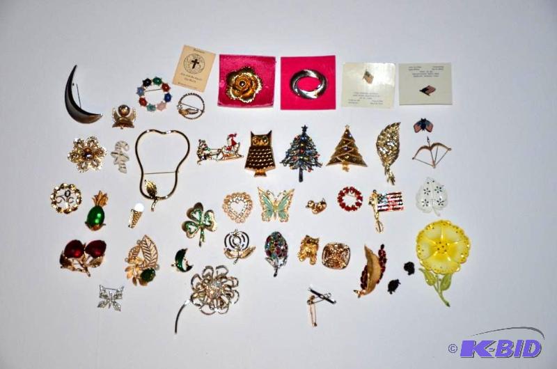 lot 189 image: Brooches - Field-Schlick & Napier...