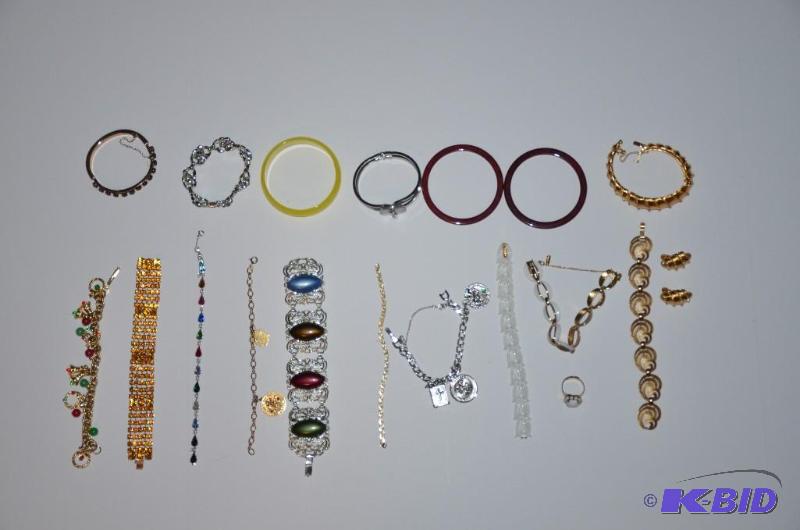 lot 190 image: Bracelets - Moneto & Sarah Coventry...