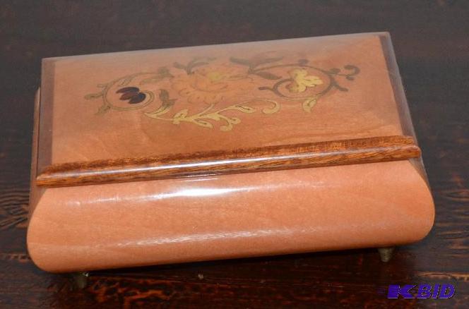 lot 193 image: Italian Wood music box made in Italy 6x4x2&qu...