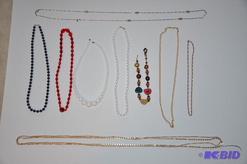 lot 203 image: Jewelry necklaces - Monet...