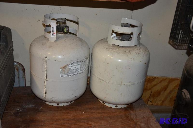 lot 23 image: 2 gas tanks...