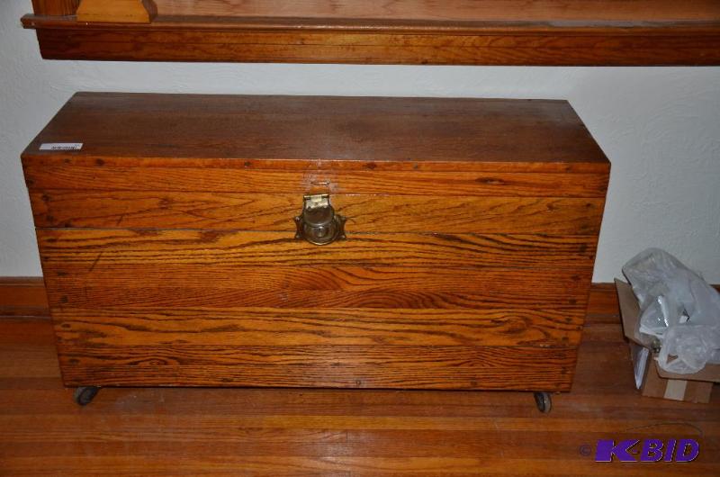 lot 67 image: Vintage or antique Wood chest on wheels 13x16...
