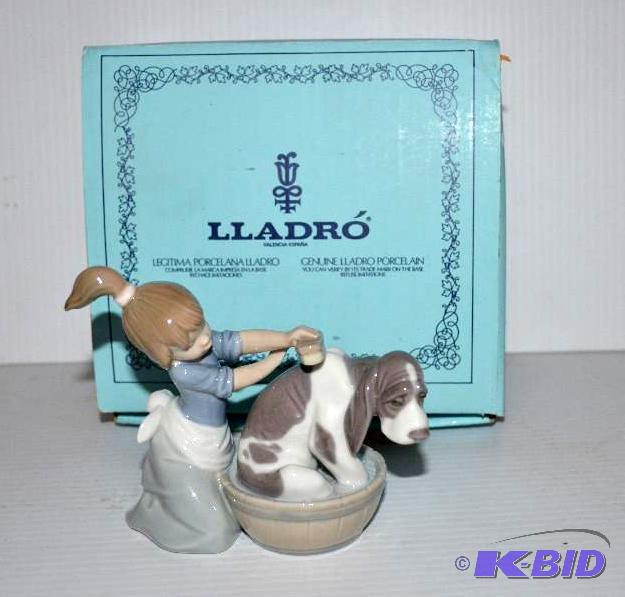 lot 74 image: Lladro Figure with box #5.455...